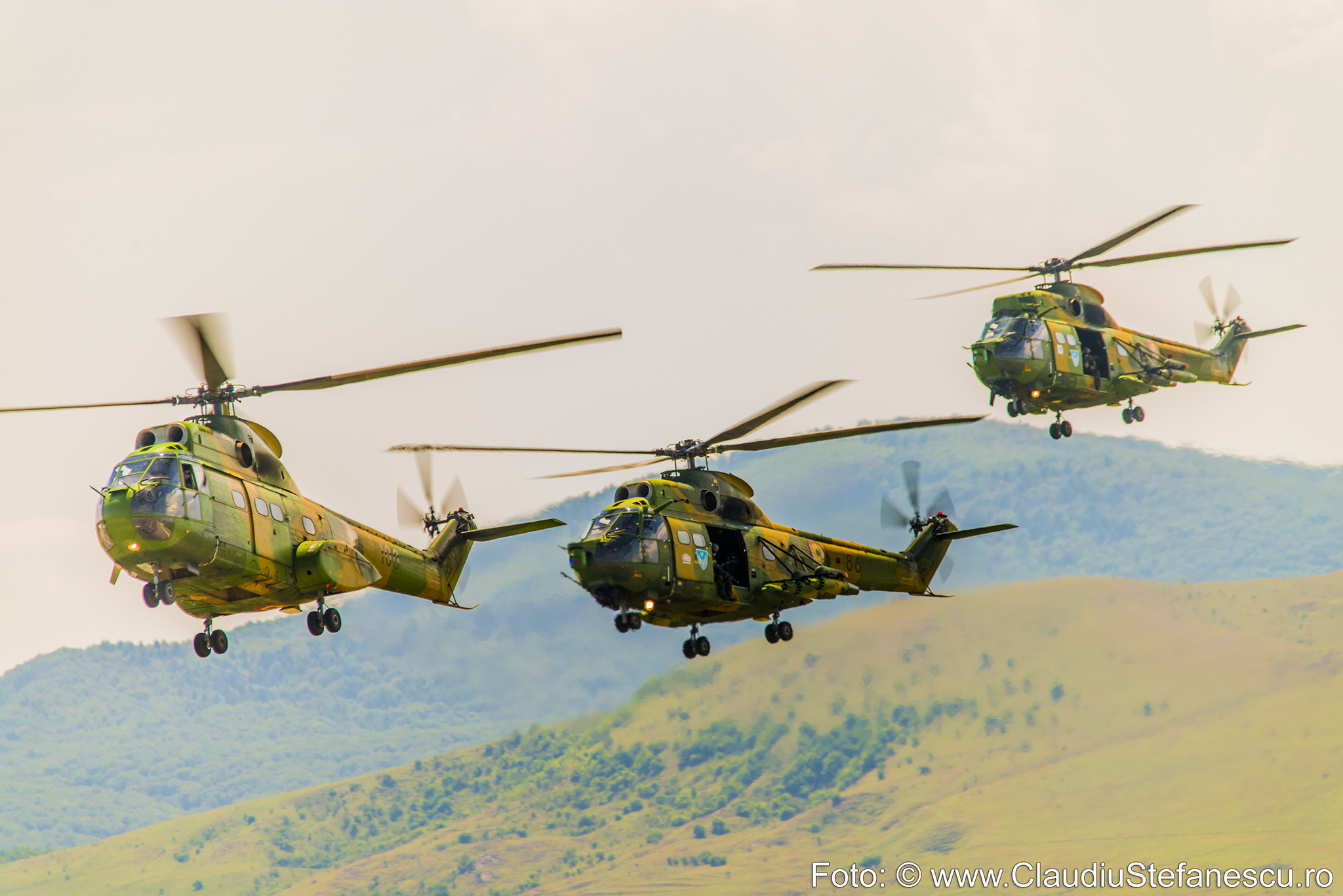 Elicoptere militare în formație
